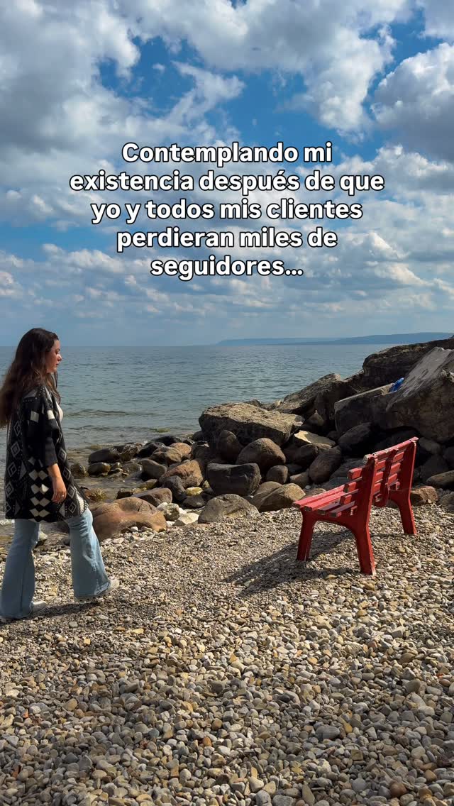 Si hoy te metiste a tu cuenta y notaste que muchos de tus seguidores se habían ido, no estás sola! Todas las cuentas de mis clientes están igual y en una perdimos más de 6k 😭
Te explico. Aún no ha habido un anuncio oficial pero puede ser por dos razones:
1. IG removiendo bots - si está es la razón entonces ntp porque tus seguidores pueden bajar pero tu engagement va a subir
2. Un glitch de IG - todos recemos por esta opción y que mañana todo vuelva a la normalidad
Cuéntame, a ti también te pasó?