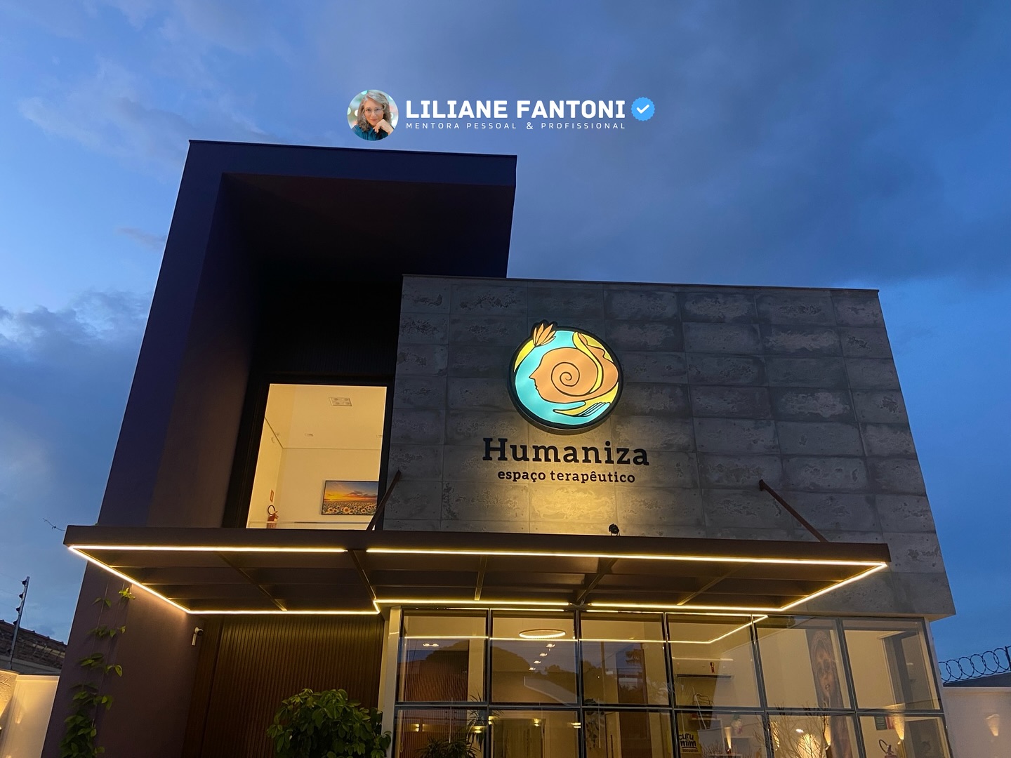 O Espaço Humaniza é muito mais do que um lugar… é uma experiência!Flavia Cabral é uma pessoa especial, e isso se reflete no espaço que idealizou com tanto amor. O Humaniza carrega sua essência, seu olhar sensível e a forma única como acolhe cada pessoa com respeito e carinho.Que privilégio fazer parte desse ambiente inspirador, cercada de pessoas incríveis que somam a essa energia transformadora! O amor fraterno e o respeito mútuo estão presentes em cada detalhe, e até o céu celebra esse momento como nesta tarde hoje!Se você busca um lugar que nutra seu crescimento pessoal e equilíbrio emocional, venha conhecer o Espaço Humaniza. Uma experiência que transforma!O Espaço Humaniza está no ar! 🦋🩵#Humaniza #EspaçoHumaniza #Autoconhecimento #CrescimentoPessoal #EquilíbrioEmocional
#Transformação #BemEstar #Acolhimento #InteligênciaEmocional #Autodesenvolvimento #SejaSuaMelhorVersão #MudeSuaVida
#LiderançaEmocional #Gratidão