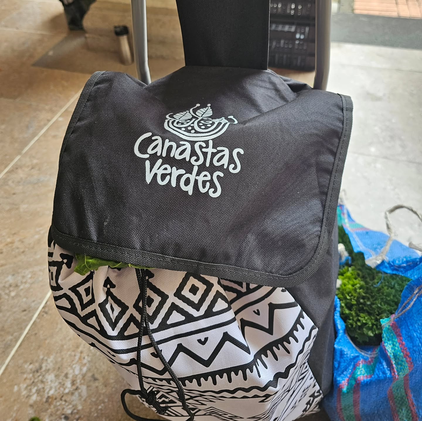 #DíadeEntregas Seguimos fortaleciendo nuestro proceso de economía colaborativa entre familias productoras y consumidoras de Nariño, garantizando una retribución justa y constante, una alimentación sana, una forma de producción que cuida la vida y el consumir responsablemente cómo un acto político que puede cambiar el mundo🌱
💜Muchas gracias por sumarse a esta linda iniciativa y por construir comunidad con cada entrega de nuestras Canastas Verdes🥦