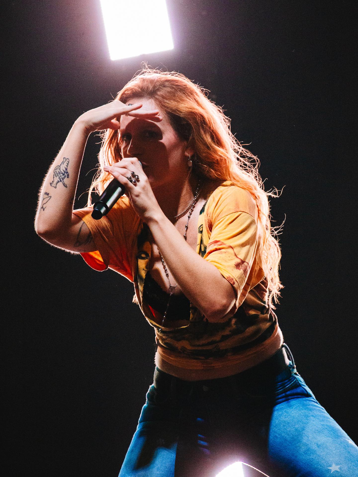 Indicada ao Grammy Latino, Carol Biazin (@carolbiazin) fez uma performance eletrizante para um Circo Voador lotado nesse sábado. 💛
Entre surpresa emocionante dos fãs e pedido especial na setlist, ela provou o porquê de ser uma das artistas mais influentes do pop atual brasileiro.
Confira a resenha + galeria completa de fotos no nosso site.
✍️ Carol Telles
📷 @carolmarins.jpg