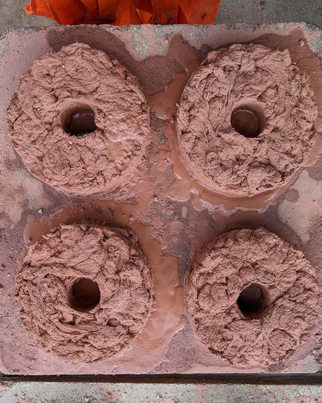 A modular brick, made of natural wool with light earth method (LEM), which results in a light-weighted high-density material. Brickwool by @terra___som / More at MaterialDistrict.com
#MaterialInspiration #Materials #BiobasedMaterials