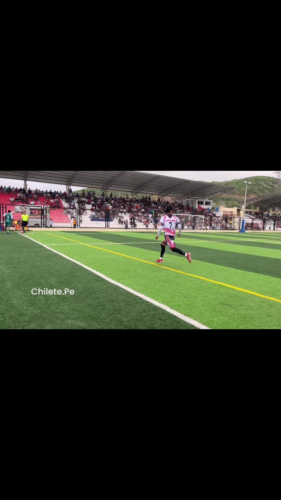 📍Tembladera, jugada POLÉMICA del Gol ANULADO del encuentro entre St. Trinidad 0 - 0 CD Huracán en la Fecha 3 de la Copa Perú 2026 Etapa Distrital. Adjunto también fotos (en los comentarios) de dicha jugada, en aras de la TRANSPARENCIA de este deporte rey, como es el fútbol. ACLARACIÓN DE RESPONSABILIDAD: Ayer Domingo a las 21:00 horas aproximadamente, hice LA PUBLICACIÓN DE ESTE VIDEO (sin las fotos) y luego tomé la decisión de eliminarlo en vista a qué habían comentarios elevados de tono, por ello simplemente retiré el video y compartirlo por interno si así lo requerían las partes interesadas o la comisión de justicia de la liga, aclaro también tajantemente que LA LIGA EN NINGÚN MOMENTO SE HA COMUNICADO CONMIGO PARA ELMINAR DICHO VIDEO. En vista de que se ha generado más que una polémica netamente deportiva, hago este post y así quede registrado en imágenes fotos y video de la jugada polémica. Esperando desde luego que puedan tener el criterio altivo en los comentarios de esta publicación. Aprovecho para agradecer a los amigos de Somos Tembladera por el recibimiento en este evento deportivo y desde luego también a las personas que nos siguen en este proyecto Chilete.Pe que ya tiene 10 años registrando 📸 las diferentes actividades. #Chilete #chiletepe #CopaPerú2026 #SomosTembladera #somostembladera 📍Tembladera, jugada POLÉMICA del Gol ANULADO del encuentro entre St. Trinidad 0 - 0 CD Huracán en la Fecha 3 de la Copa Perú 2026 Etapa Distrital. Adjunto también fotos (en los comentarios) de dicha jugada, en aras de la TRANSPARENCIA de este deporte rey, como es el fútbol. ACLARACIÓN DE RESPONSABILIDAD: Ayer Domingo a las 21:00 horas aproximadamente, hice LA PUBLICACIÓN DE ESTE VIDEO (sin las fotos) y luego tomé la decisión de eliminarlo en vista a qué habían comentarios elevados de tono, por ello simplemente retiré el video y compartirlo por interno si así lo requerían las partes interesadas o la comisión de justicia de la liga, aclaro también tajantemente que LA LIGA EN NINGÚN MOMENTO SE HA COMUNICADO CONMIGO PARA ELMINAR DICHO VIDEO. En vista de que se ha generado más que una polémica netamente deportiva, hago este post y así quede registrado en imágenes fotos y video de la jugada polémica. Esperando desde luego que puedan tener el criterio altivo en los comentarios de esta publicación. Aprovecho para agradecer a los amigos de Somos Tembladera por el recibimiento en este evento deportivo y desde luego también a las personas que nos siguen en este proyecto Chilete.Pe que ya tiene 10 años registrando 📸 las diferentes actividades. #Chilete #chiletepe #CopaPerú2026 #SomosTembladera #somostembladera