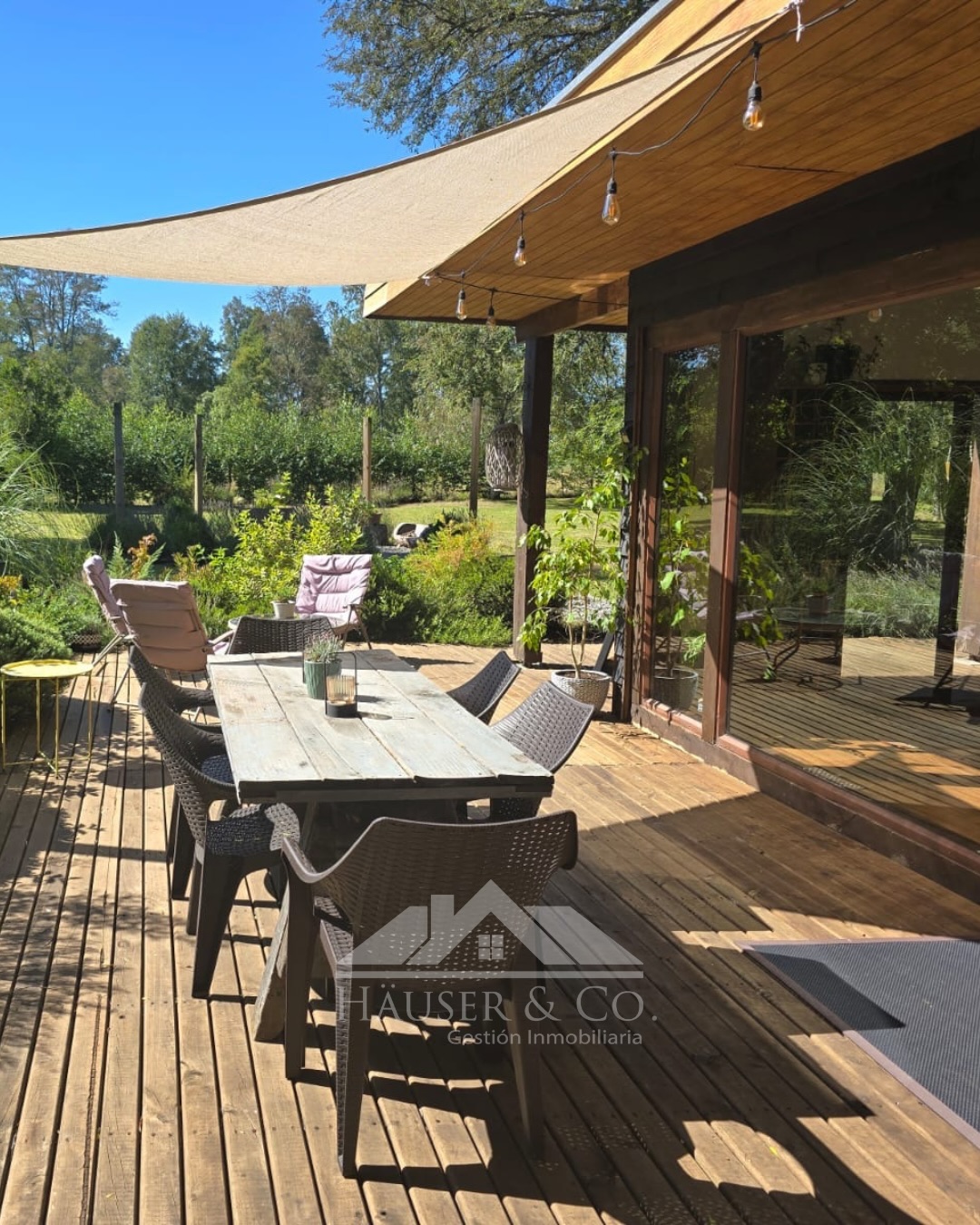 OPORTUNIDAD Casa en parcela en venta en Villarrica | UF 6.100
𝐂𝐚𝐬𝐚 𝐋𝐨𝐢𝐜𝐚 𝐅𝐥𝐨𝐫 𝐝𝐞 𝐂𝐨𝐧𝐪𝐮𝐢𝐥 𝐕𝐢𝐥𝐥𝐚𝐫𝐫𝐢𝐜𝐚
Difícil encontrar hoy una propiedad con esta ubicación, metraje y entorno a este precio.
📍 Segunda Faja, a minutos del centro, Colegio Alemán y Hospital
▫️ 140 m² construidos
▫️ Parcela de 5.000 m²
▫️ 3 dormitorios + sala de estar
▫️ Energía solar + pozo de agua
▫️ Entorno natural y residencial
Una excelente OPORTUNIDAD para vivir o invertir en el sur, con conectividad, tranquilidad y alto potencial de valorización.
📩 Escríbenos DM o llámanos +56975598897 y agenda tu visita.