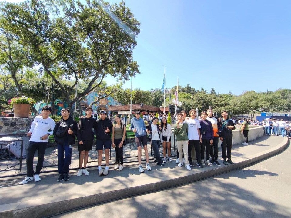 Viaje de estudios tercero de secundaria 2026🤩
Compartimos momentos de nuestros jóvenes del viaje “Conociendo México” en cierre de año escolar, los chicos se fueron de road trip y visitaron Real del Monte, Prismas Basálticos y en CDMX entre otras paradas Six Flags, todos juntos crean grandes memorias✨
#Secundaria #Viaje #ConociendoMéxico