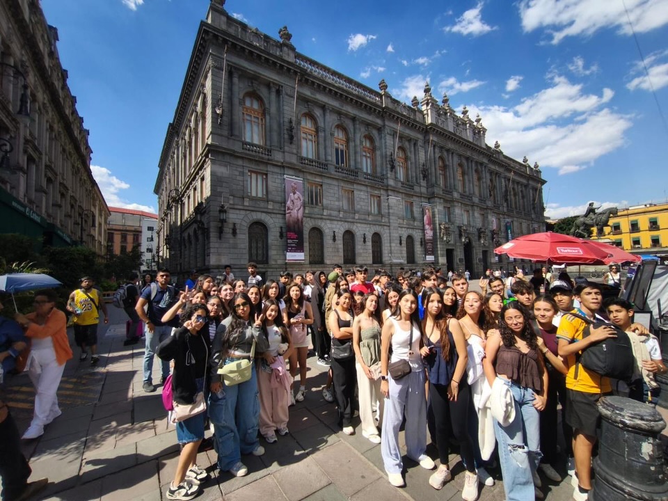 Viaje de estudios tercero de secundaria 2026🤩
Compartimos momentos de nuestros jóvenes del viaje “Conociendo México” en cierre de año escolar, los chicos se fueron de road trip y visitaron Real del Monte, Prismas Basálticos y en CDMX entre otras paradas Six Flags, todos juntos crean grandes memorias✨
#Secundaria #Viaje #ConociendoMéxico