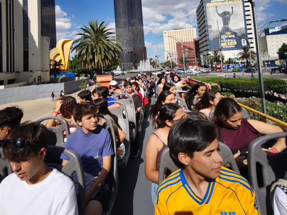 Viaje de estudios tercero de secundaria 2026🤩
Compartimos momentos de nuestros jóvenes del viaje “Conociendo México” en cierre de año escolar, los chicos se fueron de road trip y visitaron Real del Monte, Prismas Basálticos y en CDMX entre otras paradas Six Flags, todos juntos crean grandes memorias✨
#Secundaria #Viaje #ConociendoMéxico