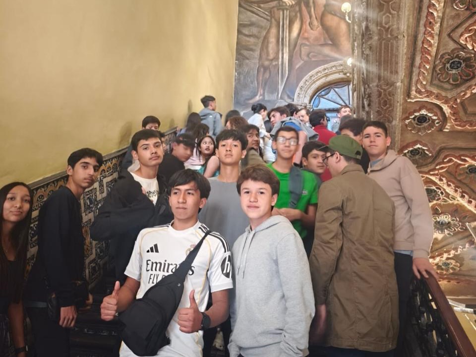Viaje de estudios tercero de secundaria 2026🤩
Compartimos momentos de nuestros jóvenes del viaje “Conociendo México” en cierre de año escolar, los chicos se fueron de road trip y visitaron Real del Monte, Prismas Basálticos y en CDMX entre otras paradas Six Flags, todos juntos crean grandes memorias✨
#Secundaria #Viaje #ConociendoMéxico