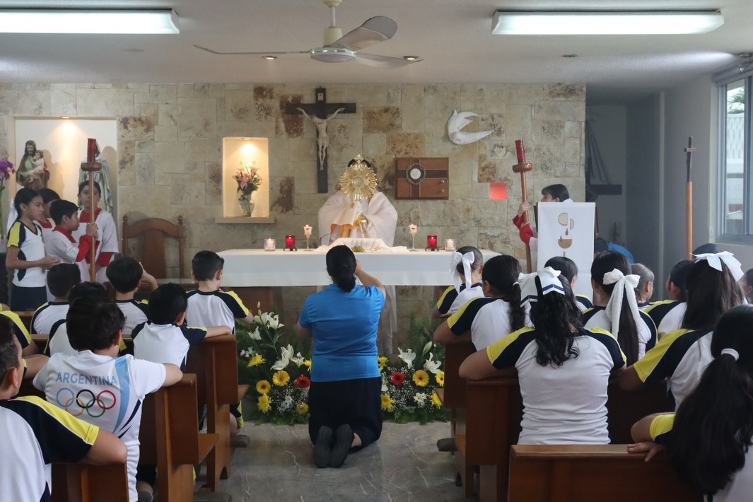 Celebramos la Solemnidad del Corpus Christi. Damos Gloria a Cristo presente en la Eucaristía🙏🏻