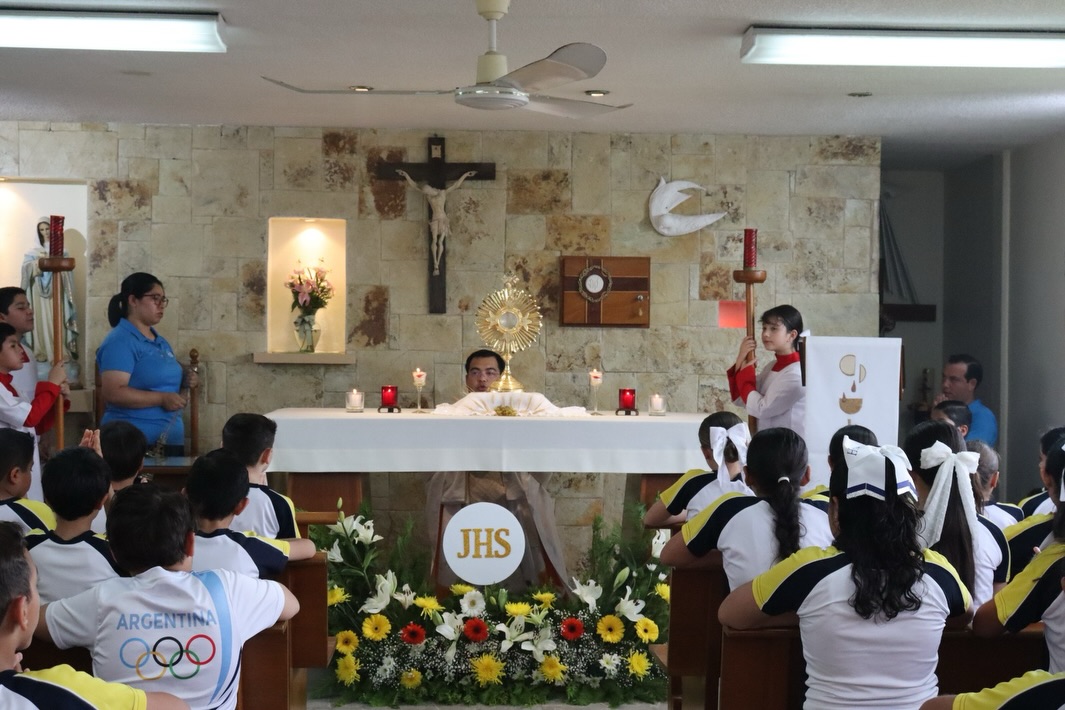 Celebramos la Solemnidad del Corpus Christi. Damos Gloria a Cristo presente en la Eucaristía🙏🏻