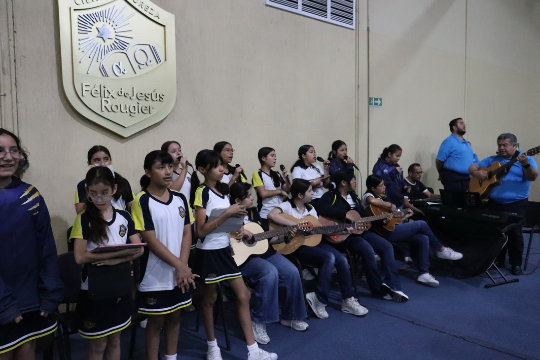 Celebramos la Solemnidad del Corpus Christi. Damos Gloria a Cristo presente en la Eucaristía🙏🏻