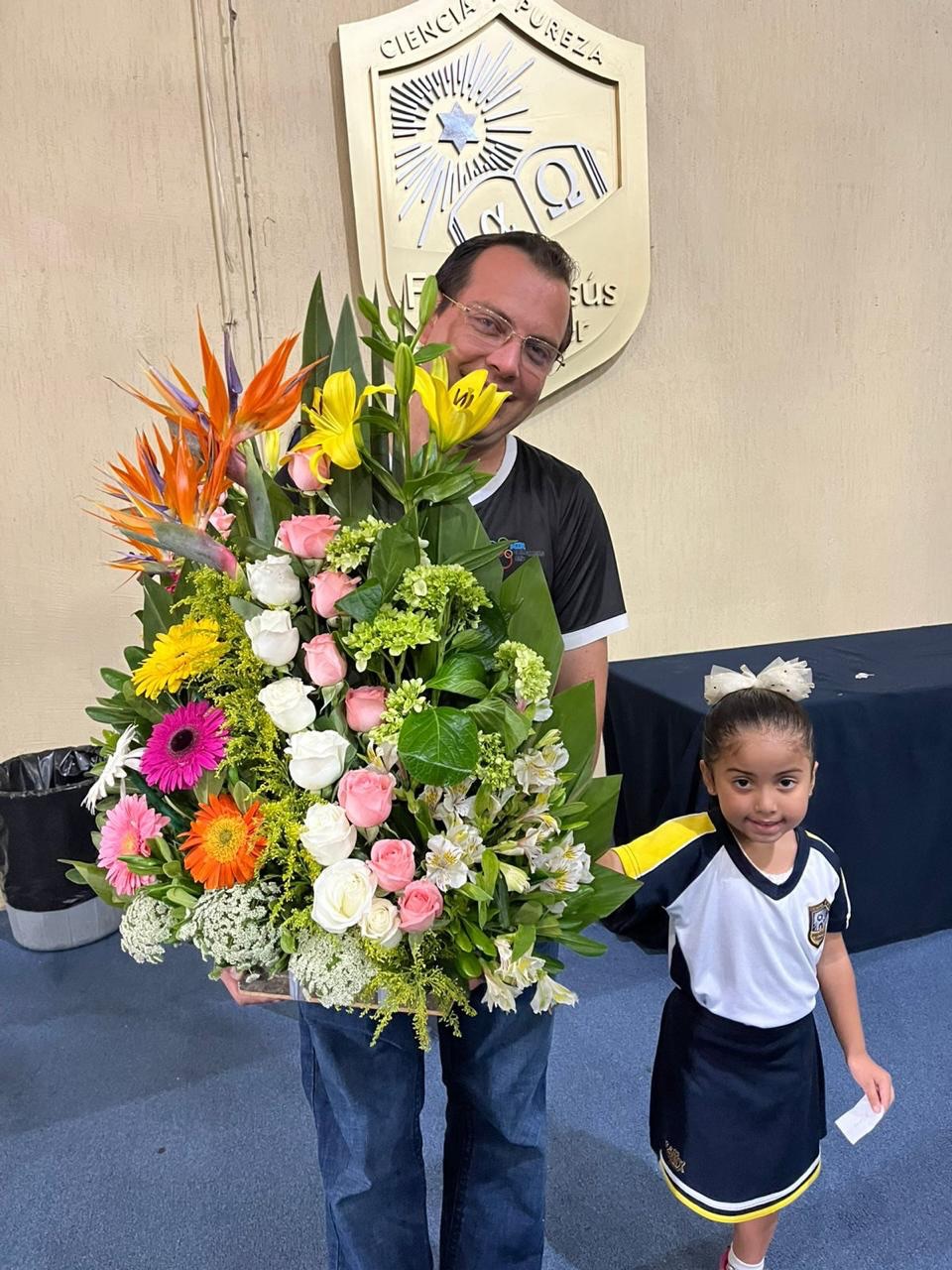 Compartimos momentos de la Coronación de Nuestra Virgen de la Encarnación en las diferentes secciones✨
#ColegioCatólico #CoronaciónDeLaVirgen #SomosFélix