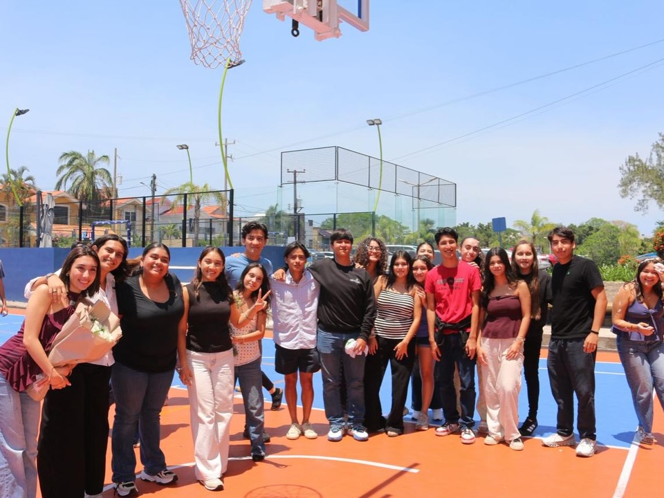 Honramos su perseverancia y celebramos sus logros, con sentimientos encontrados por el orgullo de verlos crecer y la nostalgia de saber que toca partir, felicitamos a nuestros graduados de preparatoria 2026🎓💙
A donde vayan lleven en su maleta personal, sus valores, seguridad en ustedes mismos, dedicación, respeto y responsabilidad y sobre todo la total confianza de que nuestro Señor camina con ustedes✨
Enhorabuena para nuestros jóvenes y sus familias, el Félix de Jesús Rougier siempre será su casa. ¡Hasta siempre!🤩👩🏻🎓🧑🏻🎓
#Prepa #Graduación #SomosFélix
