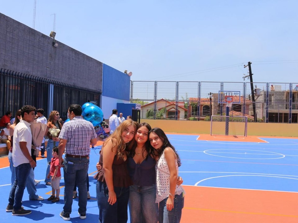 Honramos su perseverancia y celebramos sus logros, con sentimientos encontrados por el orgullo de verlos crecer y la nostalgia de saber que toca partir, felicitamos a nuestros graduados de preparatoria 2026🎓💙
A donde vayan lleven en su maleta personal, sus valores, seguridad en ustedes mismos, dedicación, respeto y responsabilidad y sobre todo la total confianza de que nuestro Señor camina con ustedes✨
Enhorabuena para nuestros jóvenes y sus familias, el Félix de Jesús Rougier siempre será su casa. ¡Hasta siempre!🤩👩🏻🎓🧑🏻🎓
#Prepa #Graduación #SomosFélix
