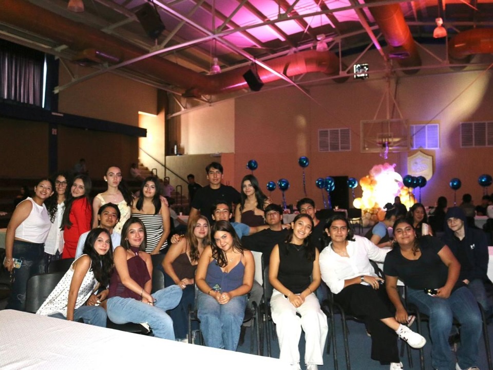 Honramos su perseverancia y celebramos sus logros, con sentimientos encontrados por el orgullo de verlos crecer y la nostalgia de saber que toca partir, felicitamos a nuestros graduados de preparatoria 2026🎓💙
A donde vayan lleven en su maleta personal, sus valores, seguridad en ustedes mismos, dedicación, respeto y responsabilidad y sobre todo la total confianza de que nuestro Señor camina con ustedes✨
Enhorabuena para nuestros jóvenes y sus familias, el Félix de Jesús Rougier siempre será su casa. ¡Hasta siempre!🤩👩🏻🎓🧑🏻🎓
#Prepa #Graduación #SomosFélix