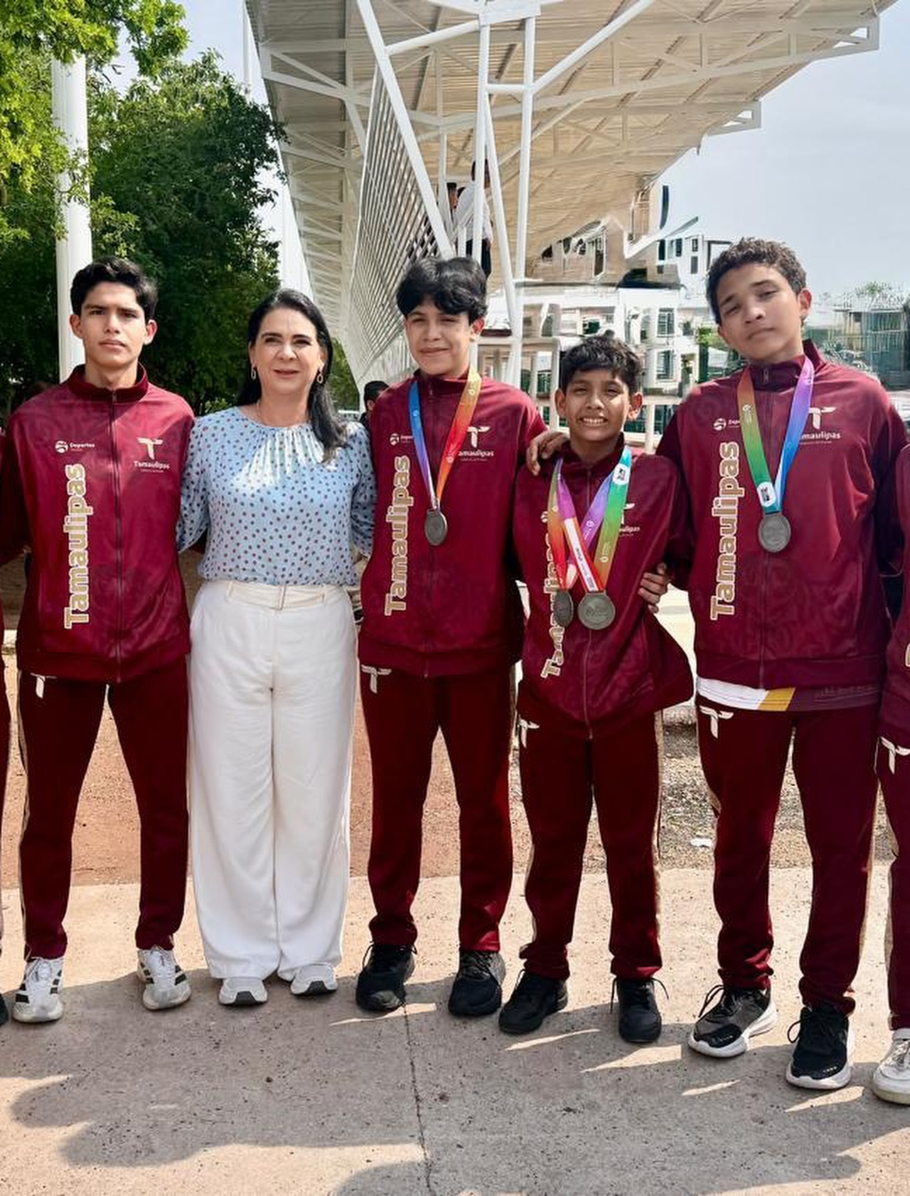 Edgar Zúñiga Cedillo medalla de plata🥈 en CONADE 2026 en la disciplina de Karate🥋
En el Centro Expositor de Puebla se realizó la Olimpiada Nacional y nuestro alumno Edgar formó parte de la Selección de Tamaulipas en el equipo de Kata Cadete 14-15 que lograron obtener segundo lugar🥈.
Felicitamos y reconocemos el esfuerzo y dedicación de Edgar, que los éxitos sigan y se cosechen muchas más experiencias y momentos de aprendizaje y crecimiento, eres #orgulloFelix
Felicidades a todo el equipo representativo de Tamaulipas, entrenadores y sus familias. ¡Enhorabuena!✨
#SomosFélix #Secundaria #FomentandoElDeporte