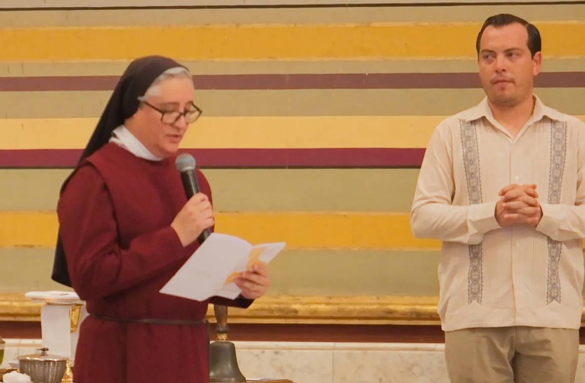 Compartimos momentos que vivieron nuestros alumnos de preparatoria que recibieron el Sacramento de la Confirmación 🕊️
Como Católicos, en el Sacramento de Confirmación fortalecemos nuestra fe con la efusión especial del Espíritu Santo, permitan que siempre sea Él quien guíe sus pasos 🙏🏻