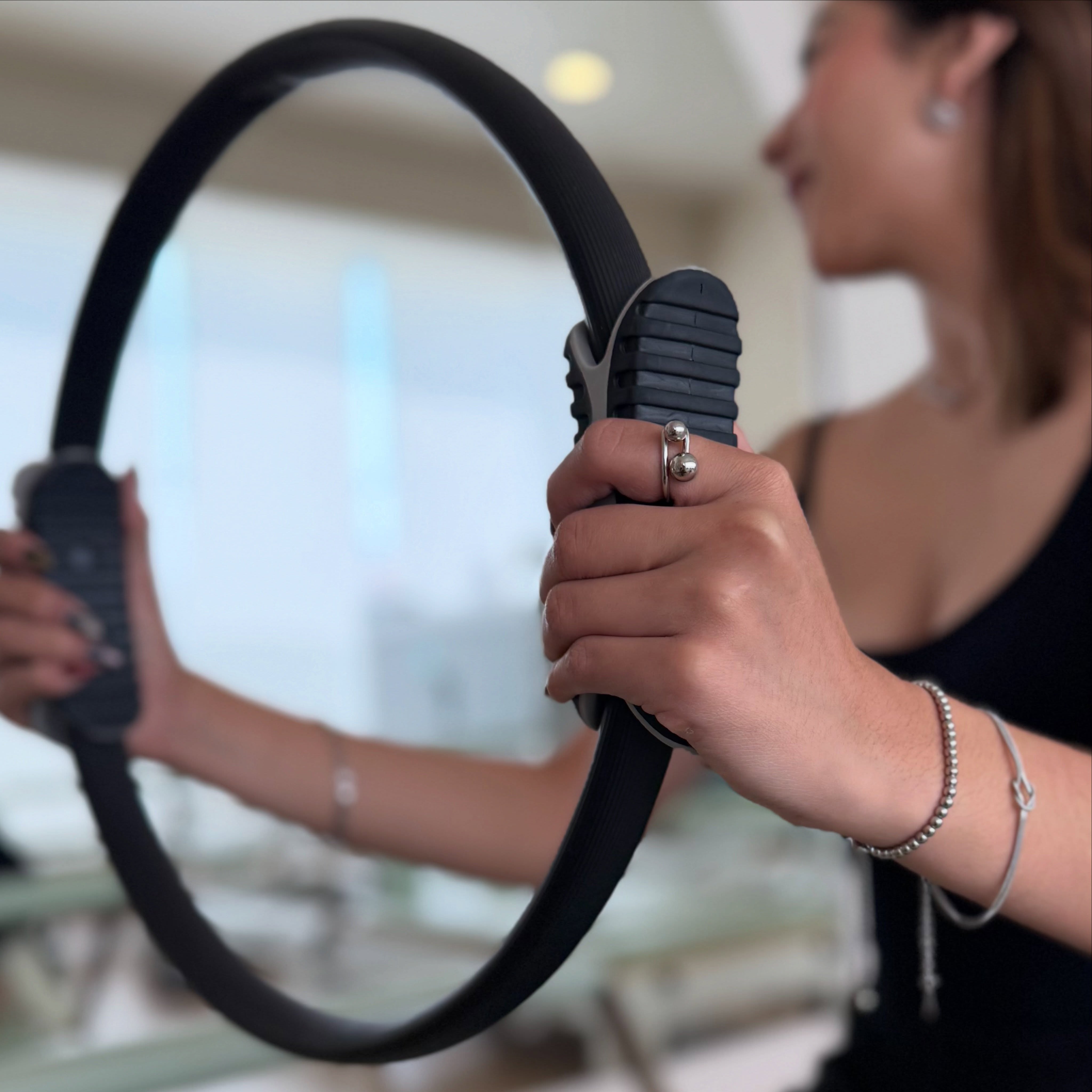 Where jewelry meets @reform.studio.mx 🧘🏻♀️🤍
Recuerda que mañana podrás ganar:
• 4 clases de pilates
• 2 clases de pilates
• 10% OFF en cualquier paquete
Visítanos y participa en nuestra tómbola.
See you tomorrow! 🫶