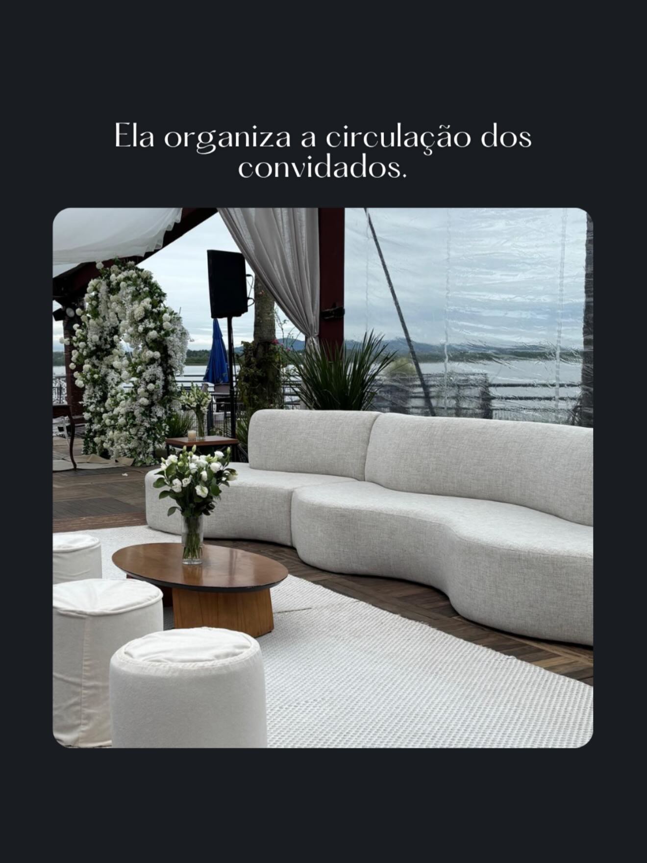 A decoração de um evento começa muito antes das flores chegarem ao espaço. ✨
Ela nasce no planejamento: entender como os convidados vão circular, onde estarão os principais pontos de encontro, como integrar buffet, bar e lounges e, principalmente, como aproveitar a arquitetura do local.
Quando tudo isso é bem planejado, o resultado parece leve e natural mesmo existindo inúmeras decisões por trás dele.
Porque decorar não é apenas deixar um espaço bonito. É pensar em como ele será vivido. 🤍
#ilmasochadecoracoes #decoracaodeeventos #eventosjoinville #eventos #decoracao