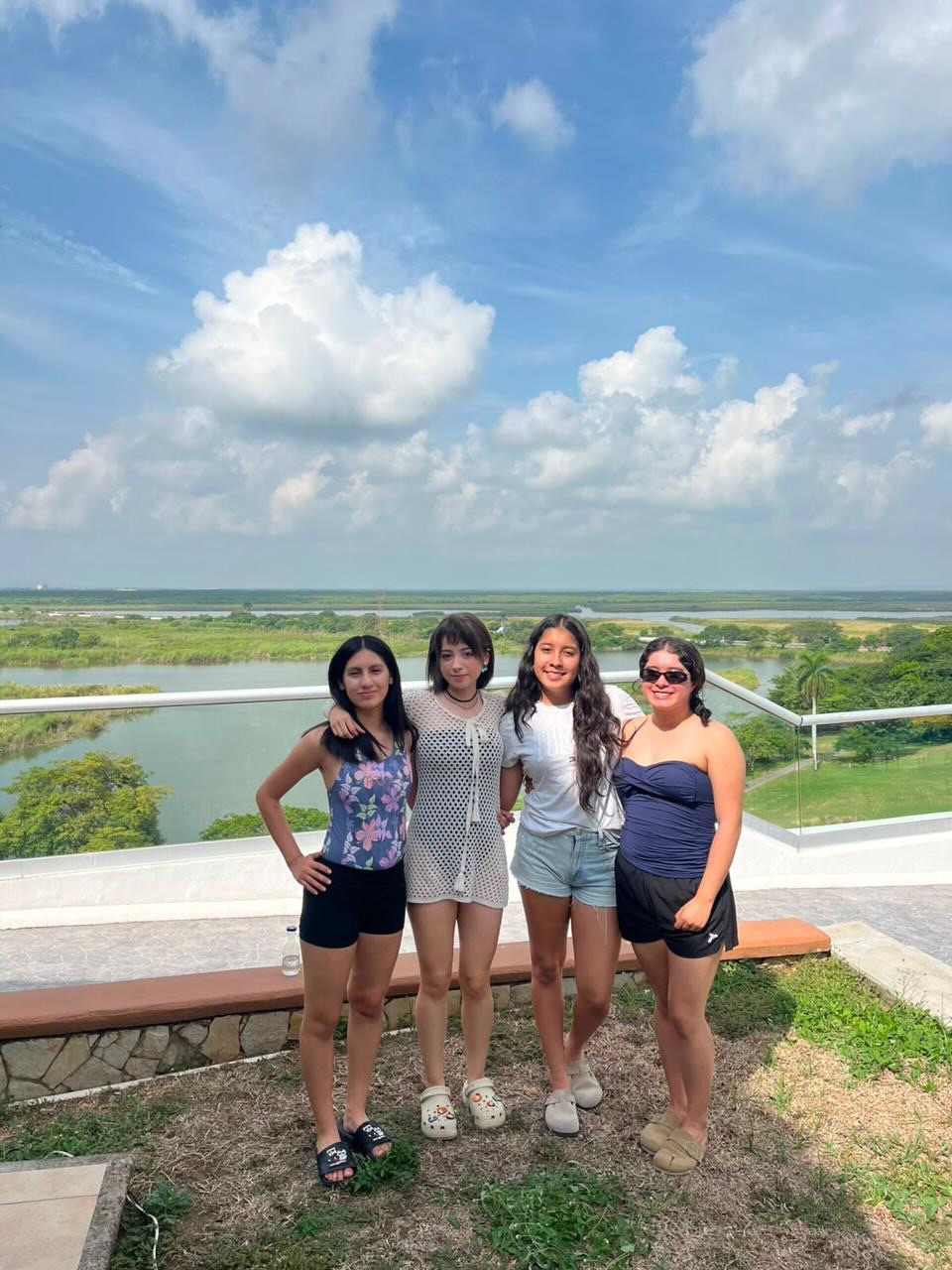 Bienvenida Prepa 2026🤩
Les deseamos un año lleno de éxitos, crecimiento y buenos momentos!
#Prepa #Bienvenida #SomosFélix