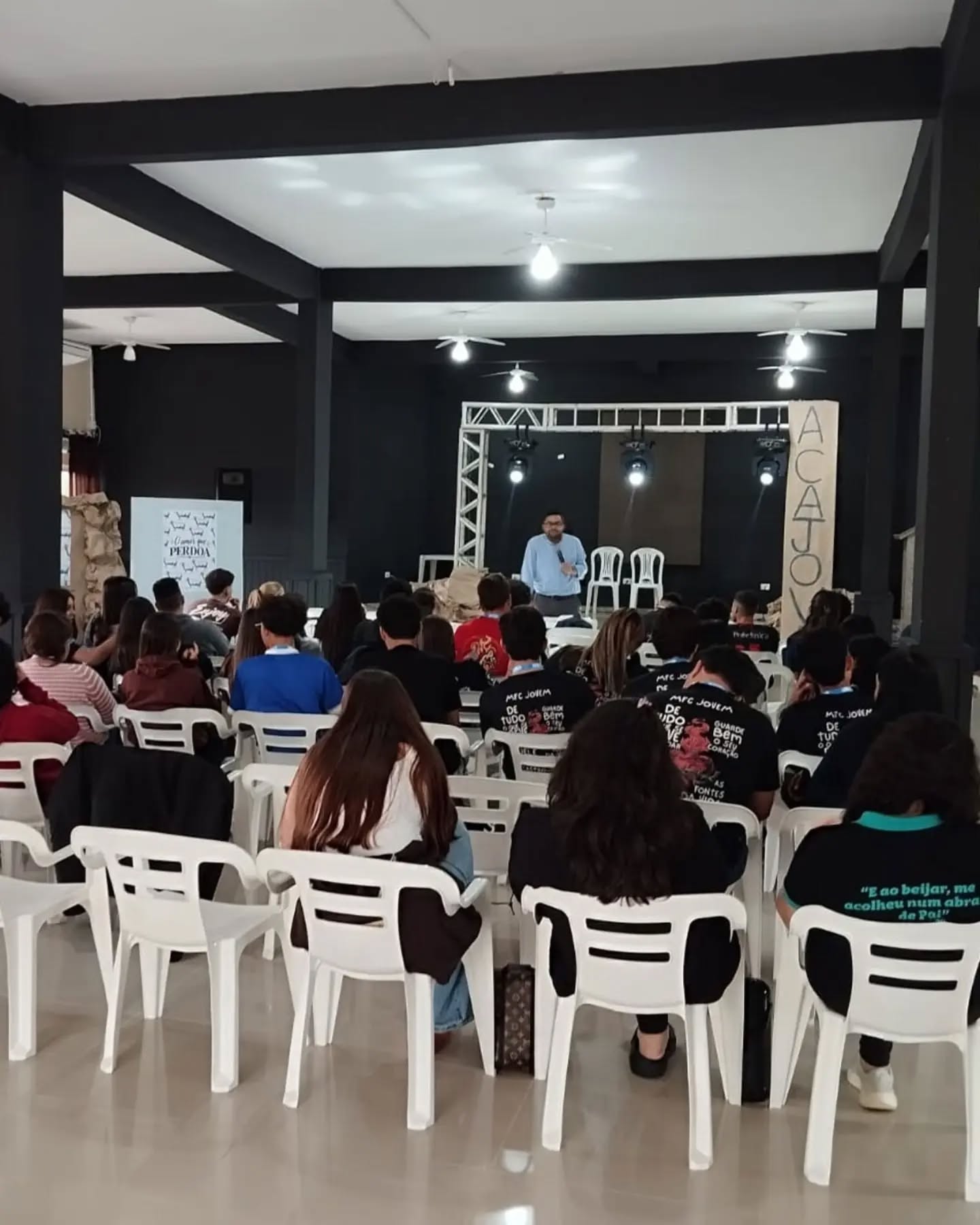 Nestes dias 12 e 13 de Setembro/2026, em Guaratuba/PR, acontece mais uma edição do ACAJOV, um momento especial de encontro, convivência, formação e espiritualidade para jovens.
Mais do que um acampamento, o ACAJOV é uma oportunidade para fortalecer a fé, construir novas amizades, refletir sobre a vida e descobrir a presença de Deus em cada caminho. São dias de muita alegria, partilha, música, oração, dinâmicas e experiências que ficam para a vida toda.
Em meio à beleza de Guaratuba, jovens se reúnem para viver uma experiência de fraternidade e renovação, colocando Cristo no centro de suas vidas e reconhecendo a importância da família, da amizade e da comunidade na caminhada de fé.
@mfcjovemmaringa
@mfc_guaratubapr
@mfcmaringa
@macmaringamfc
@mfcpr
@mfcbrasil
Acesse o nosso site: https://mfcmaringa.org.br
Siga e curta as nossas redes sociais!
Instagram: instagram.com/mfcmaringa
Facebook: facebook.com/movimentofamiliarcristaomga
Youtube: youtube.com/@mfcmaringa
#acajov #mfcjovem #mfc #mfcmaringa #mfcbrasil