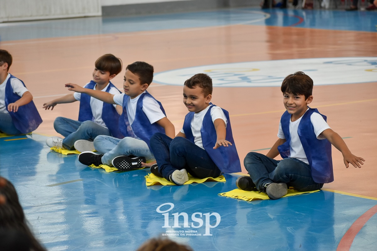 Festa da Família abre celebrações de aniversário do INSP!✨🎉
Às vésperas da celebração dos 30 anos, o INSP foi tomado pela alegria, pelos abraços e pelo carinho das famílias do INSP Kids e do INSP Júnior.
O sábado, 12/09, foi um dia especial para celebrar a união, a alegria e os laços que nos conectam como família INSP. 💙
As apresentações de dança cheias de energia, os brinquedos, a diversão e as comidas deliciosas fizeram da Festa da Família um momento repleto de memórias especiais para estudantes, suas famílias e, claro, para os amigos que nos visitaram.
Uma celebração de convivência, partilha e alegria, que reforça o quanto educar é se encantar com a vida. 🌟