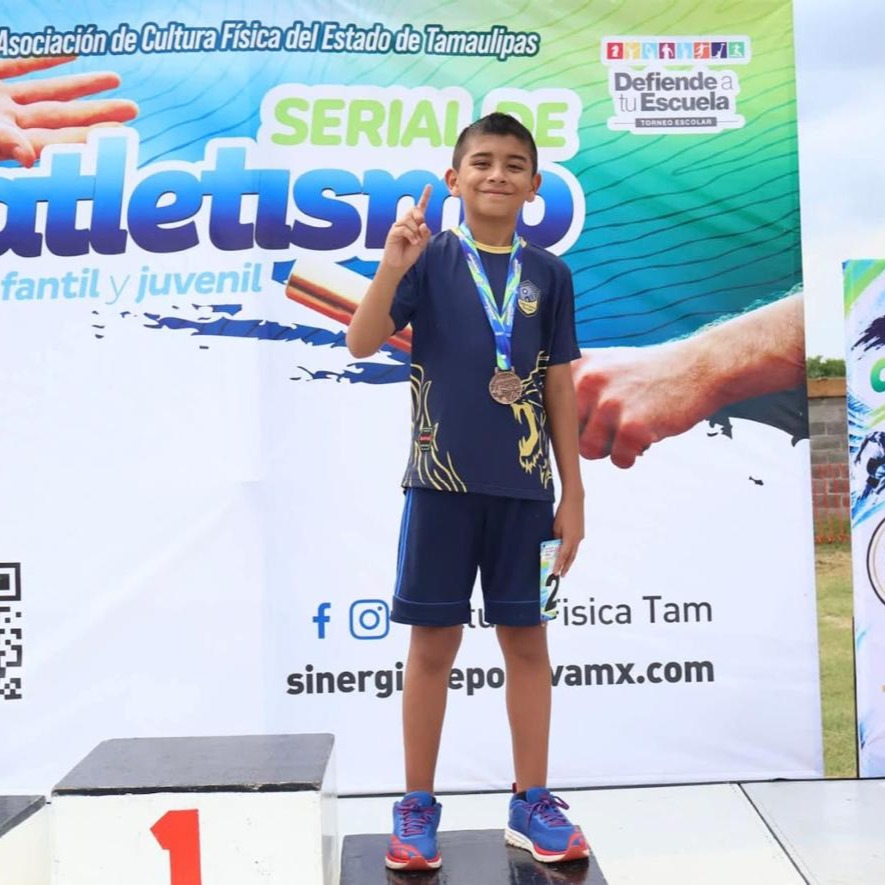 Felicitamos a nuestros alumnos que participaron en el Serial de Atletismo el pasado sábado 24 de Octubre en la pista de la Unidep, Tampico, acompañados por el Profesor Luis Ocejo, obteniendo los siguientes resultados:🤩🏃🏻♀️🏃🏻
Diego Lanto
🥇1° lugar en 30 metros
🥈2° lugar en lanzamiento
Isabella Aitana Rivera Mojica
🥇1° lugar 50mts
Renatta Trejo Flores
🥇 Primer lugar en lanzamiento de bala
Derek Eduardo Zamora Rivera
🥈2° Lugar en 50mts
🥈2° Lugar en lanzamiento de pelota
María Ximena González Bielma
🥉3° lugar en lanzamiento de bala
Diego Alonso Castelán Haro
🥉3° lugar en lanzamiento
¡Que sigan los éxitos chicos!🥳
#OrgulloFélix #Atletismo #Preescolar #Primaria #Secundaria #Prepa #FomentandoElDeporte