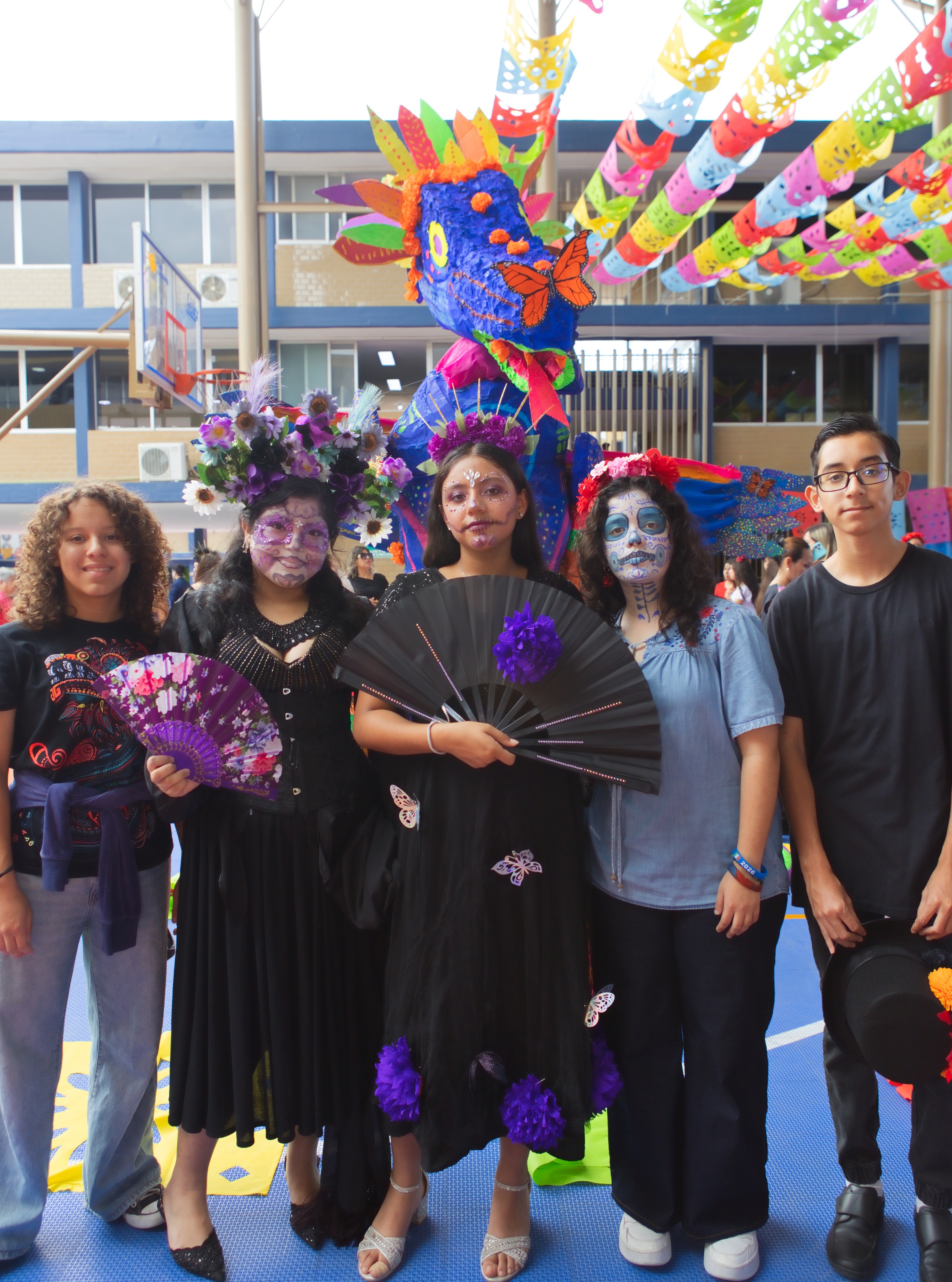 Viviendo al máximo nuestras tradiciones🌺💀 Increíble desfile de nuestros catrines y catrinas🤩 #Secundaria
#EducandoEnValores #DíaDeMuertos #SomosFélix